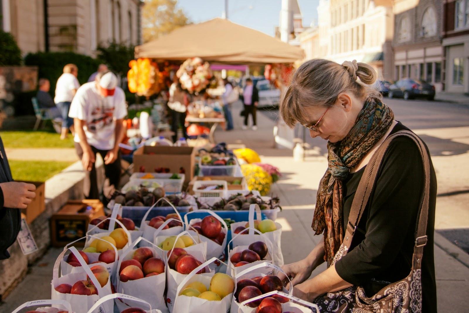 Market returns. На рынке.