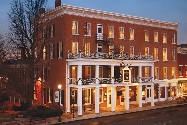 Golden Lamb Hotel Exterior