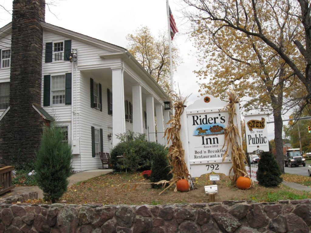 Rider's Inn in autumn